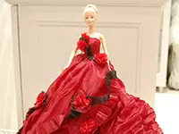 ドレスを予約された方全員にプレゼントする人形。
