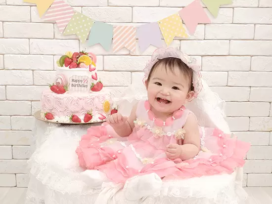 子どもの笑顔を引き出すのも大切な仕事。先輩の真似からスタートすればすぐに慣れていけますよ♪