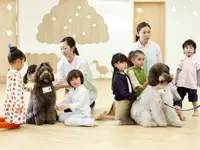 ニチイの保育では、様々な角度から子どもたちの好奇心を育み、学べるカリキュラムを用意しています。