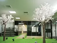 公園のような爽やかな休憩スペースは癒しの空間が広がっています。リフレッシュしてお仕事にも励めますよ♪