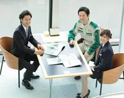営業スタッフ、メカニック、ショールームスタッフ全員でお店を盛り上げています！