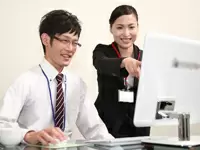 分からないことは、まず質問。社員同士の距離が近いので、何でも聞きやすい環境です！
