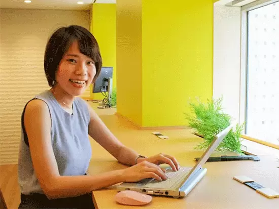 服装・ネイルは自由♪男女関わらず、個性を活かして長く働ける環境です！