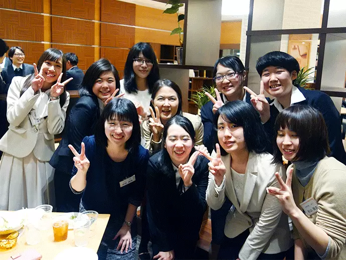 懇親会では役員・社員が関係なしにコミュニケーションをとっている風通しの良い会社です。