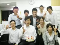 誕生日はケーキを用意して皆でお祝いするなど、アットホームな社風です。