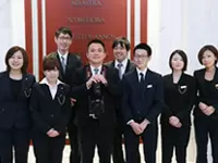 各セクションのスタッフが協力し合い、お二人の大切な日を彩ります。