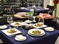 できたばかりのお店なので、自分たちでブランドイメージをつくるやりがいを味わえます／平川