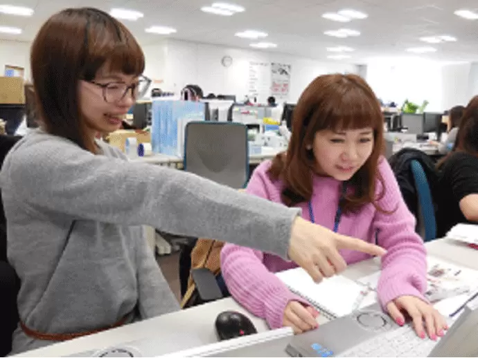 社員同士の距離が近いため、いつでも質問や相談ができる環境。頼りがいのある先輩がしっかりフォロー。
