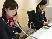 基本的に現場にはチームでの配属になります。わからないことはいつでも質問できる環境です。