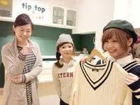 スタッフ同士で「こんな組み合わせはどうかな？」と相談しながらディスプレイやオススメを決めています。