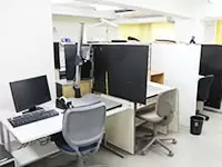 オフィスの2階には広い制作スペースが。プロジェクトによっては、ここがクリエイターで満席になります！
