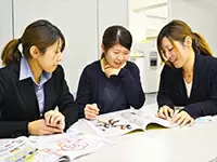 社員同士の距離が近く、わからないことがあっても質問しやすい環境です。