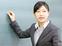 生徒とは対等な立場で教えることをいつも心がけています。
