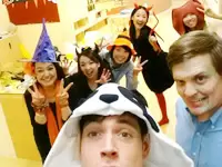 ハロウィンやクリスマスなどイベント時は、子どもたちといっしょになって盛り上がります
