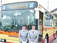 営業職や受付など社員の前職は様々。バスの運転経験がない方もしっかりサポートしますのでご安心ください。