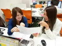 女性社員は20～24歳が中心。入社したら先輩が丁寧に教えてくれますよ～♪