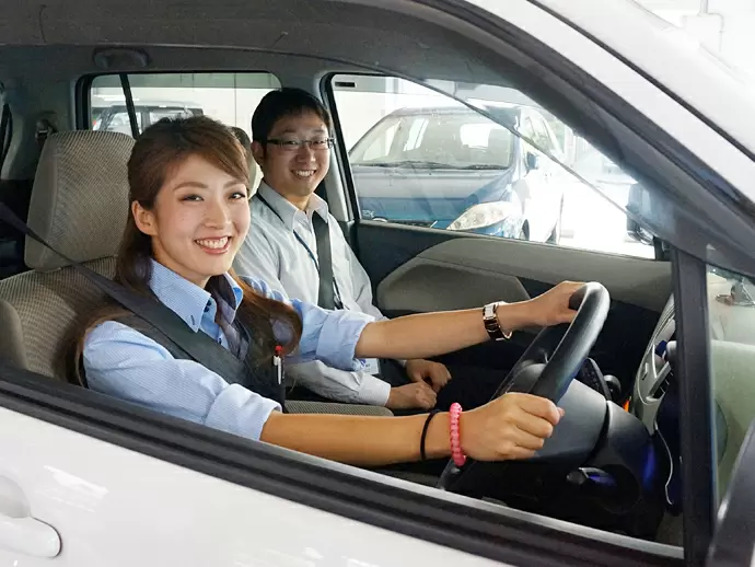 はじめは先輩社員と同乗研修から！未経験者がほとんどなので研修体制は充実！