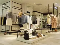 本社や役員、スタッフに垣根がなく、全員で創っているブランドです♪