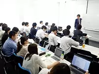 研修風景。「色んなことにチャレンジしたい」という想いを持った仲間が集まり、切磋琢磨しています！