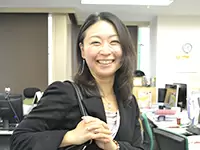 明るく笑顔で働く女性が活躍中！こちらは女性マネージャーのAさん。