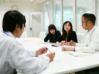 打ち合わせ風景の一コマ。意見交換が活発に行われます。