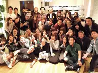 定期的に全体会議と飲み会が行われます。
