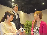 B1Fにある、共有のリラックススペースで休憩をとっています。
