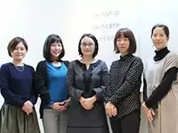 スタッフ16名中、10名が女性。ワーキングマザーにも理解がある職場です。