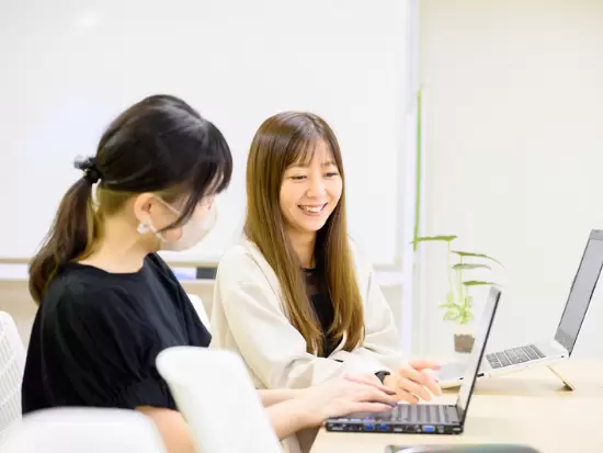 わからないことがあれば遠慮なく質問してください。頼れる先輩ばかりで安心です！