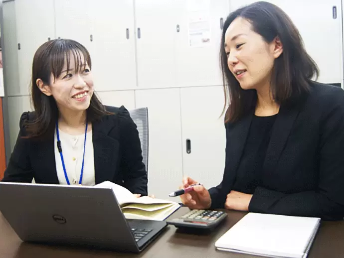 当社では、女性が多く活躍しています！やる気があって積極的に仕事に取り組める方を歓迎します。