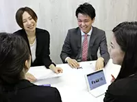 情報共有もコミュニケーションの場。中途入社のメンバーも多いので心強いです♪