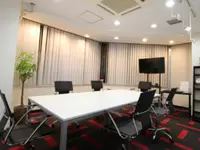 各線本町駅から徒歩3分と交通アクセス抜群！心斎橋筋商店街の中に弊社はございます！
