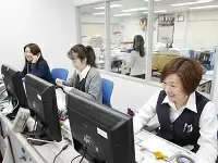 自社内にある無線室。業界トップクラスの配車数を実現しています。