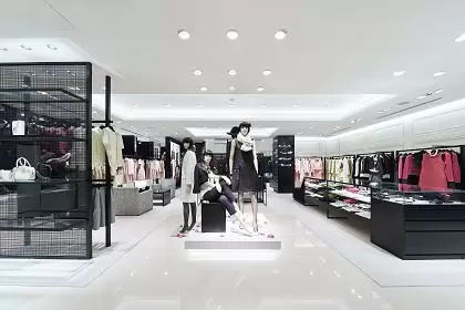 上質で美しく、洗練された店内。ラグジュアリーな雰囲気の中で、非日常的な空間を演出します