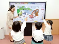 こどもたちの笑顔に囲まれて毎日仕事をしていると、教えている私たちも自然と元気が出ます。