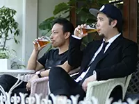 誰もが知る大手ビールメーカーとの取り引きも継続中。仕事が早く終わった日は、仲間と試飲を楽しむことも。