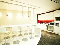 オフィス内にはオシャレなカフェがあり、休憩時間も快適に過ごせます。