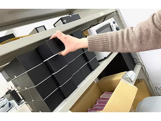 グループの矯正歯科医院に発送・納品する品物は片手で持てる軽めのサイズです。