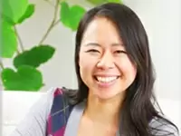 数々の海外書籍の翻訳実績も持つ、代表・奥村。女性を中心に、注目を集めています。