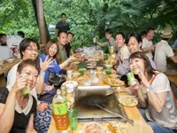 会社のみんなでBBQに行ったりとアットホームな社風です！