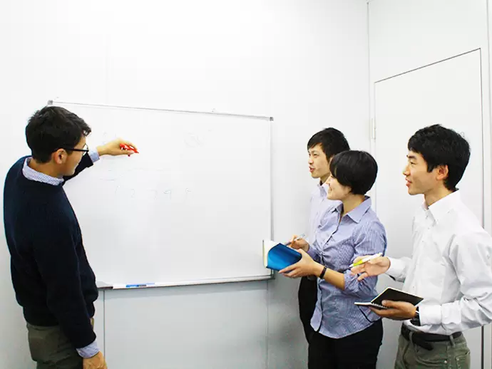 チームでの作戦を練ることも。メンバーみんなが意見を出し合って進めます。