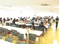 社員食堂は女性スタッフに大人気。ランチが無料なうえ、メニューも豊富なので、休憩も楽しみの一つです♪