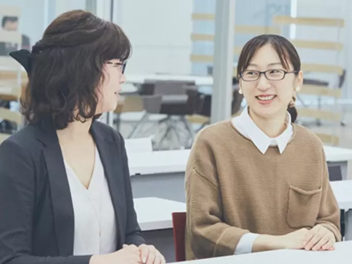 分からないことがあれば、周りの先輩や上司がすぐにフォローします。安心して何でも聞いてくださいね！