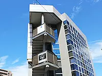 千葉駅から徒歩3分の閑静な住宅街の中にある、オシャレな外観のオフィスです。