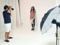 「nuts」の撮影風景。最初はスナップやポートレートなど、ミニマムなファッション撮影から担当します。
