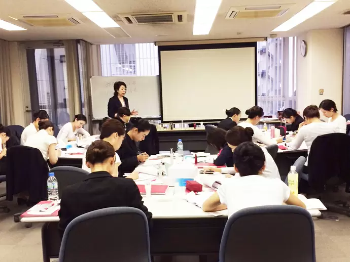 本社で行われる研修で商品知識を身につけられるため、経験がない方も安心して下さい。