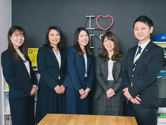 多くの女性社員に支えられ、右肩上がりに成長中です。