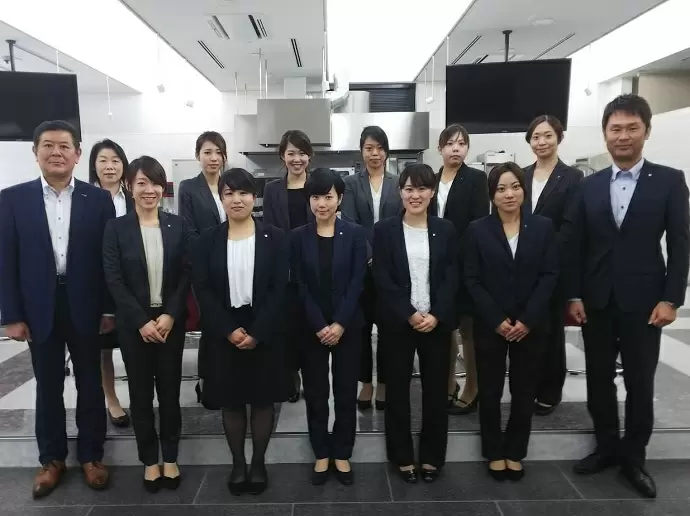 あなたの先輩になるのは、育休を取得した男性上司を含めた13名です。