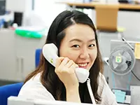土日休みで、繁忙期を除いて基本的に19時には帰っている働きやすい環境です◎