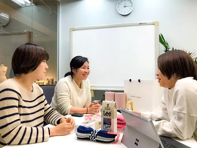 先輩があなたの成長をサポートいたします。マンツーマンで教育しますので、何でも聞いて成長してください！
